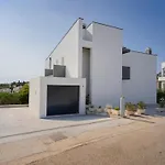 Big Sunny Terrace Apartment Hvar