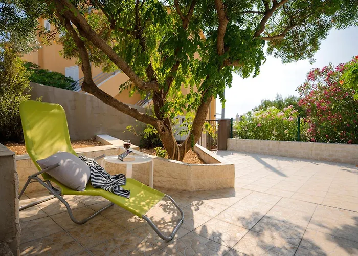 Big Sunny Terrace Apartment Hvar
